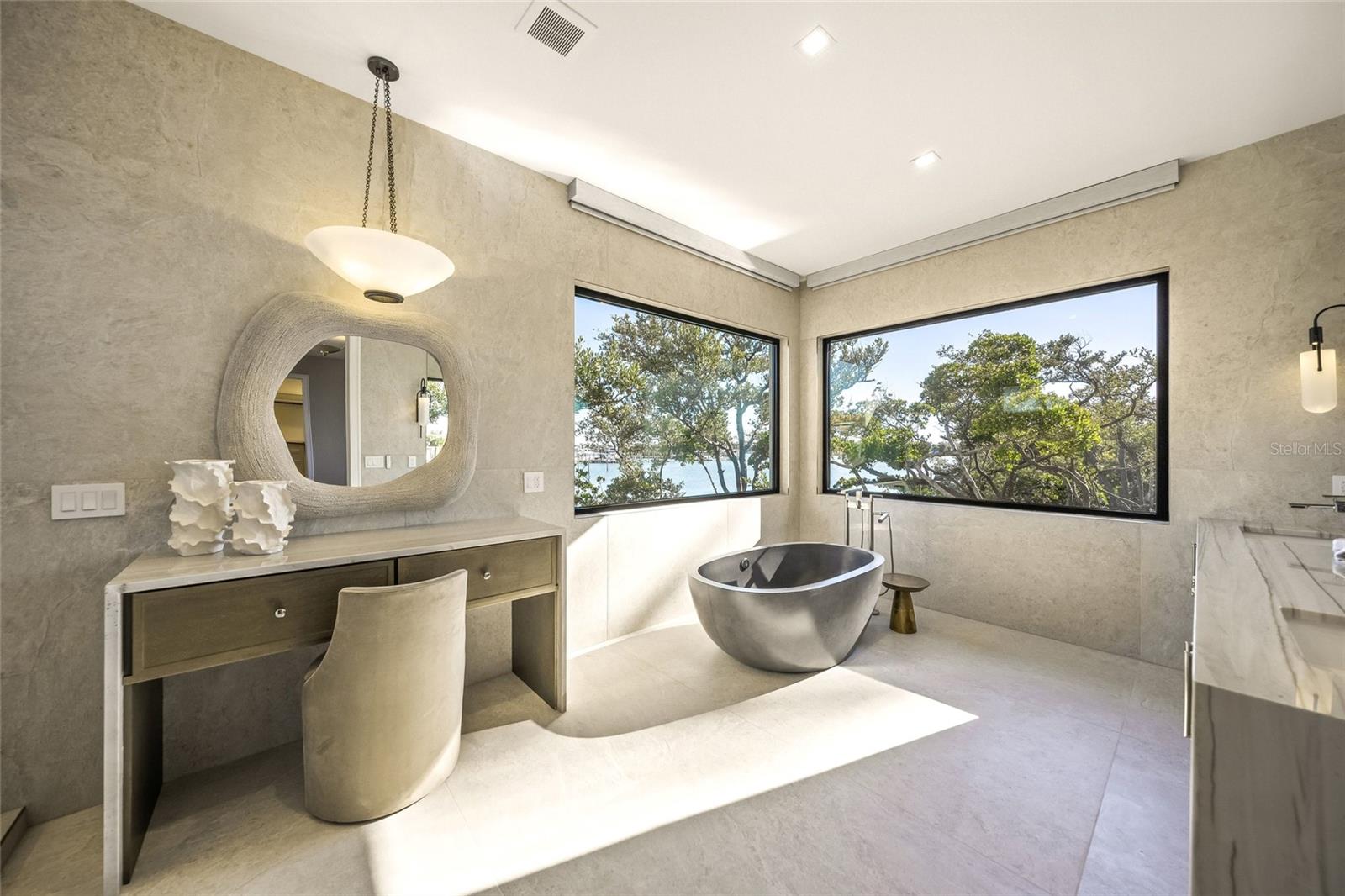 Image 23 of 46 For 821 Bay Boulevard