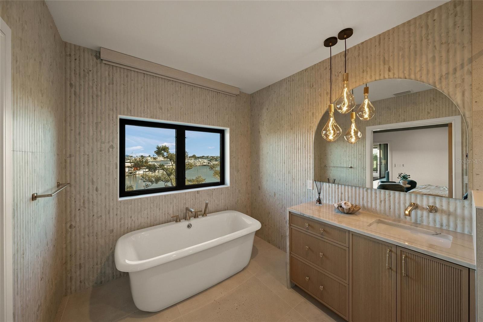 Image 27 of 46 For 821 Bay Boulevard