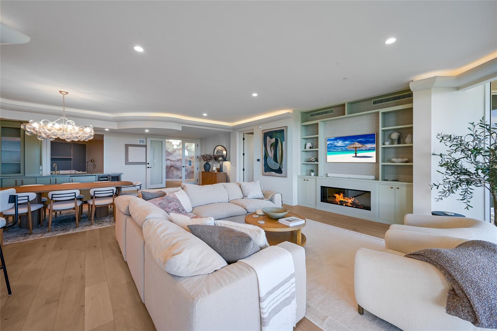 Listing photo id 11 for 1300 Benjamin Franklin Drive 809