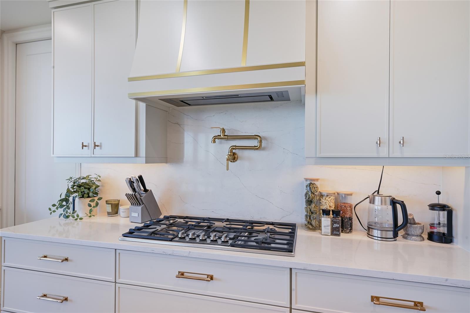 Listing photo id 16 for 1300 Benjamin Franklin Drive 809