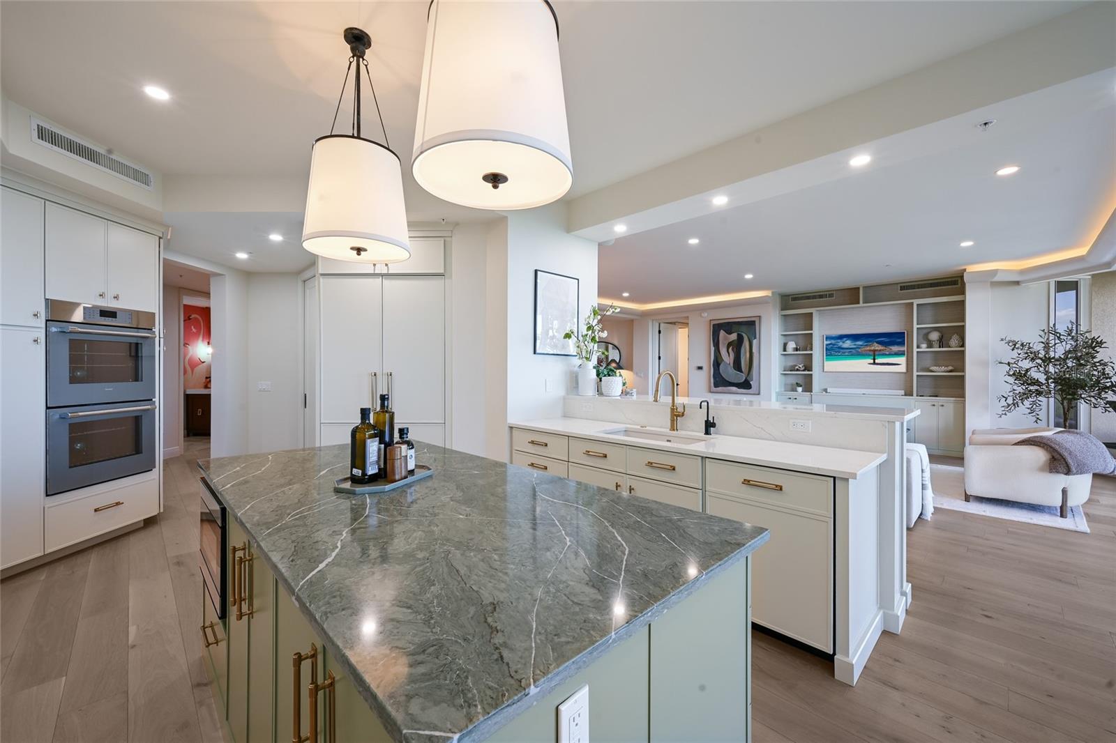 Listing photo id 18 for 1300 Benjamin Franklin Drive 809