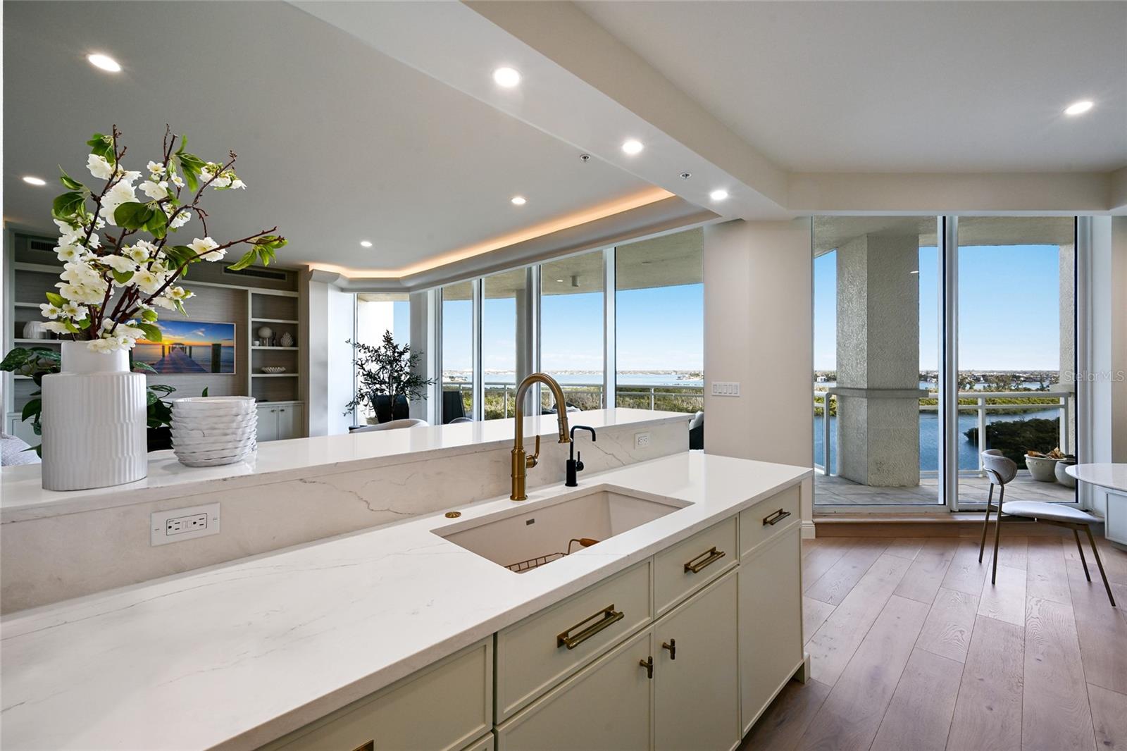 Listing photo id 20 for 1300 Benjamin Franklin Drive 809