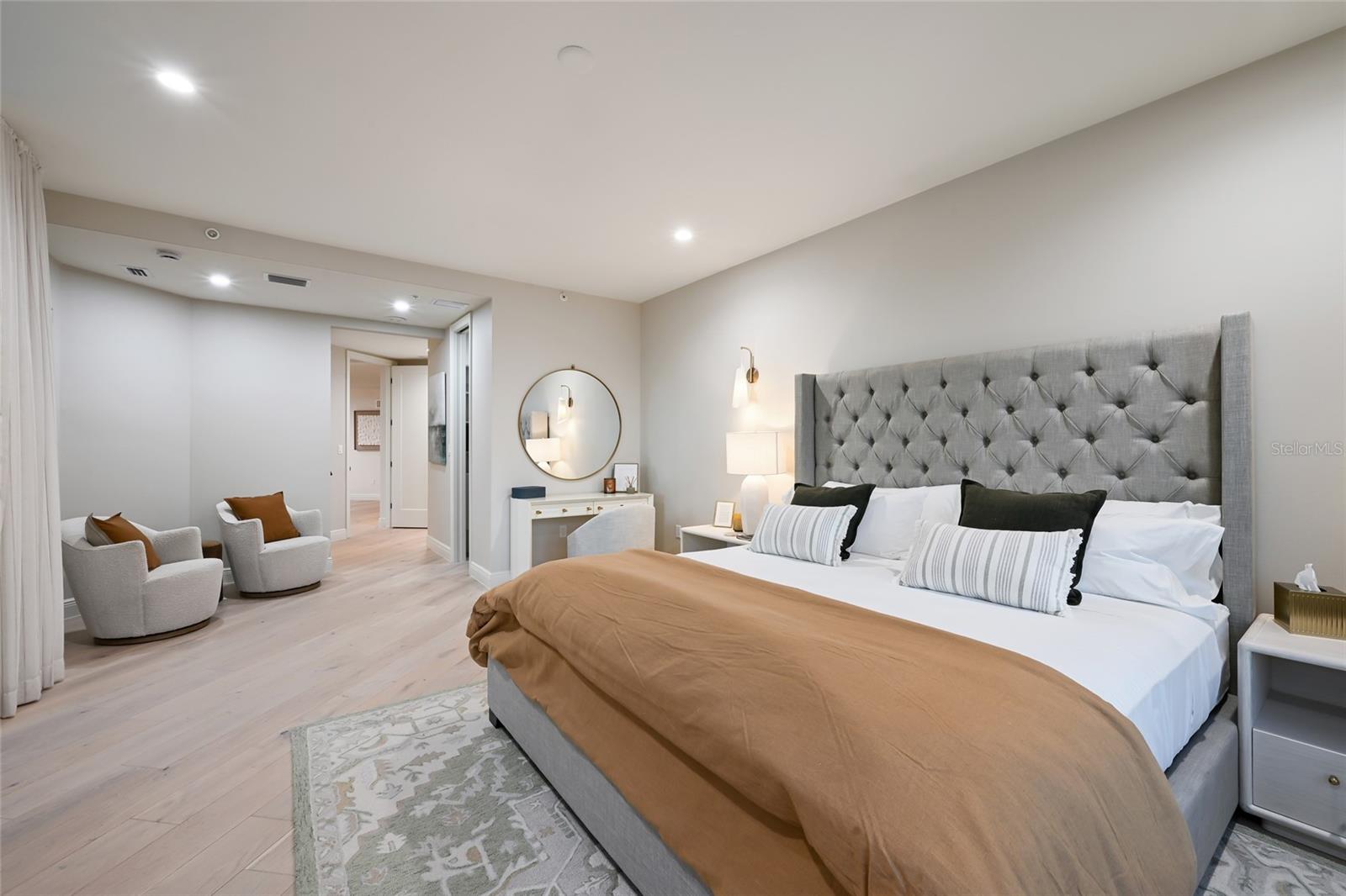 Listing photo id 21 for 1300 Benjamin Franklin Drive 809