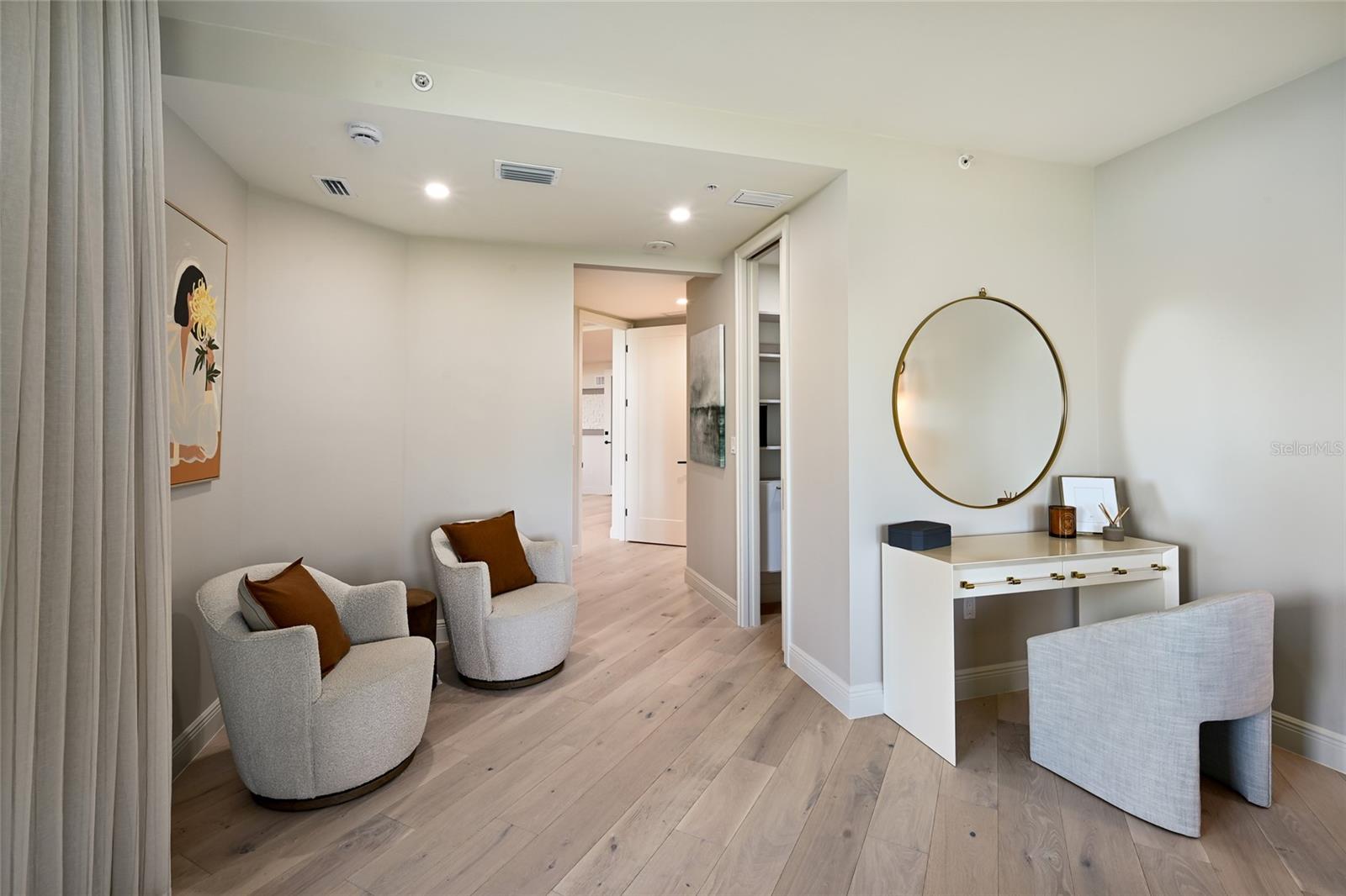 Listing photo id 22 for 1300 Benjamin Franklin Drive 809