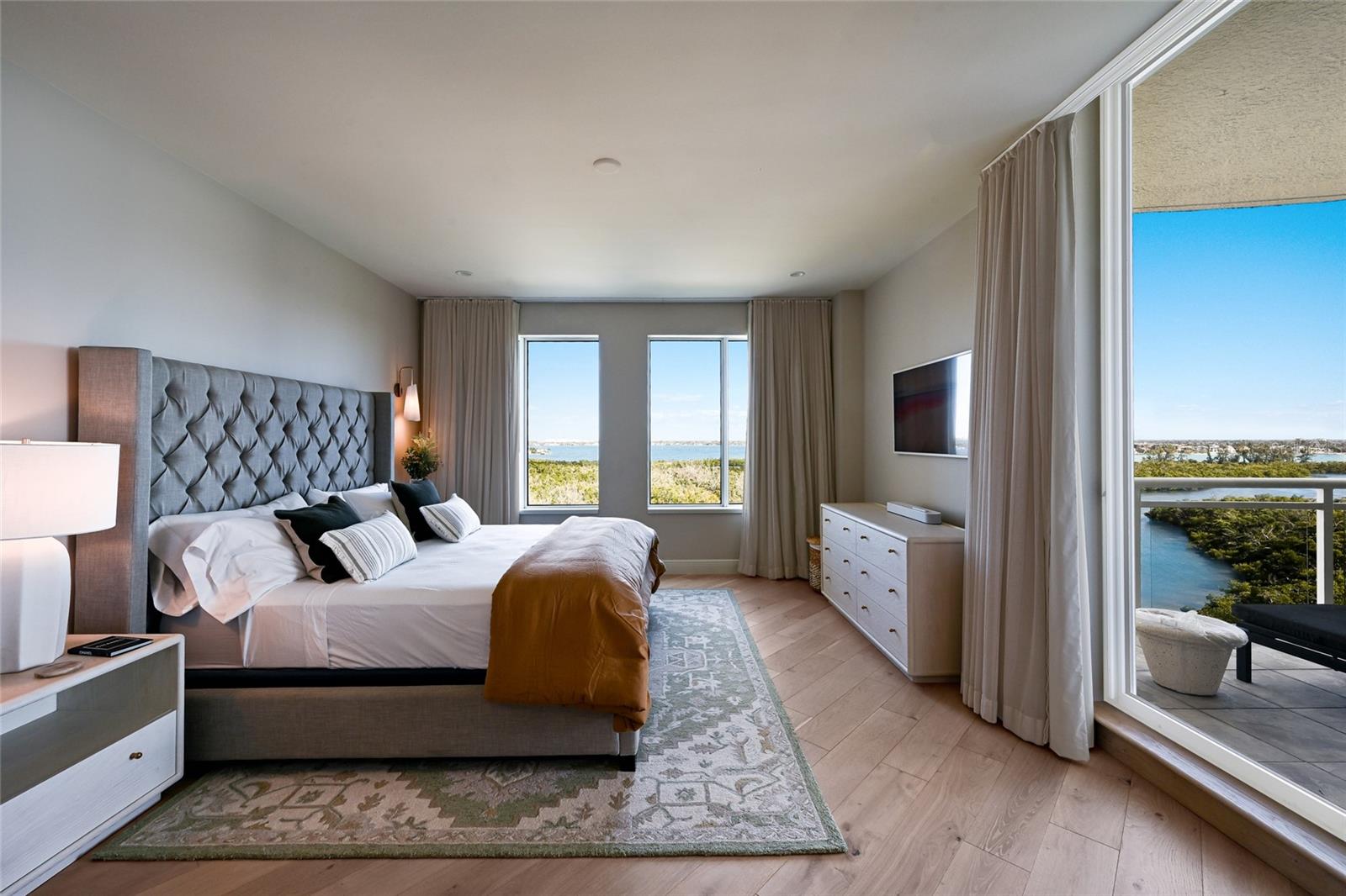 Listing photo id 23 for 1300 Benjamin Franklin Drive 809