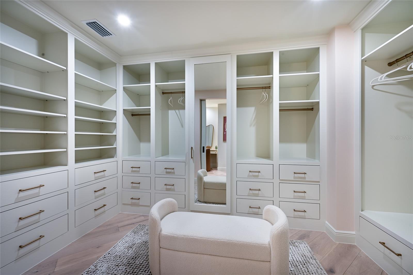 Listing photo id 24 for 1300 Benjamin Franklin Drive 809