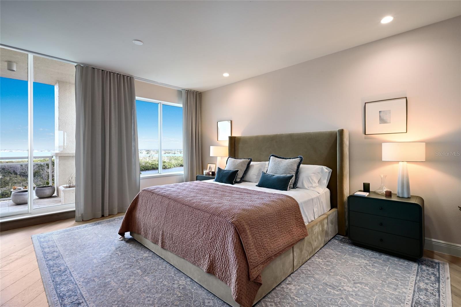 Listing photo id 27 for 1300 Benjamin Franklin Drive 809