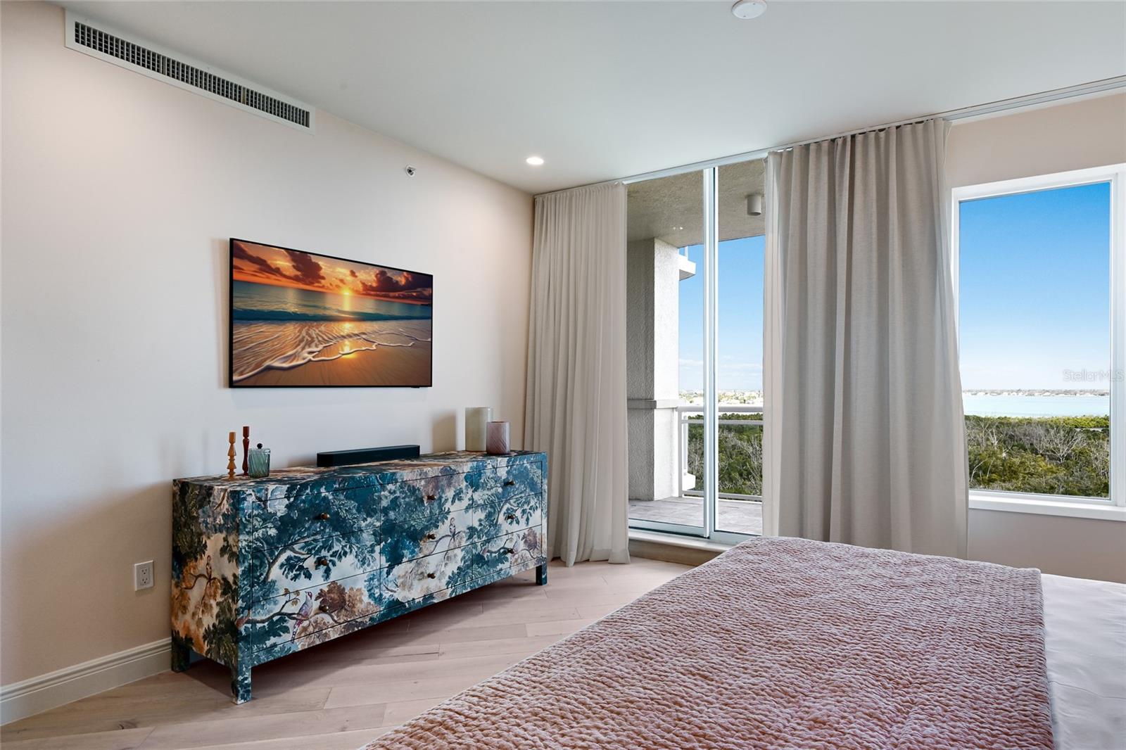 Listing photo id 29 for 1300 Benjamin Franklin Drive 809