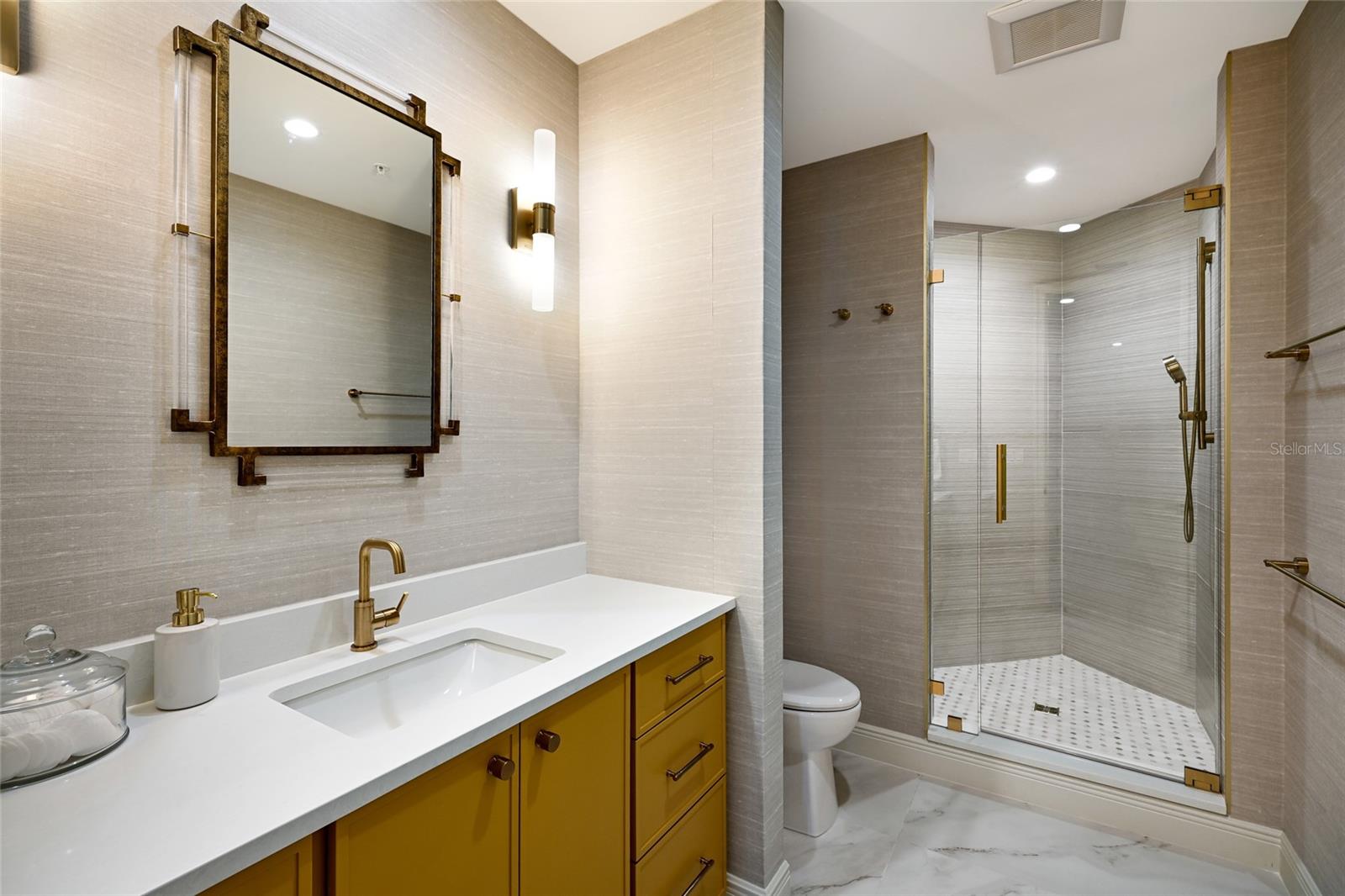 Listing photo id 30 for 1300 Benjamin Franklin Drive 809