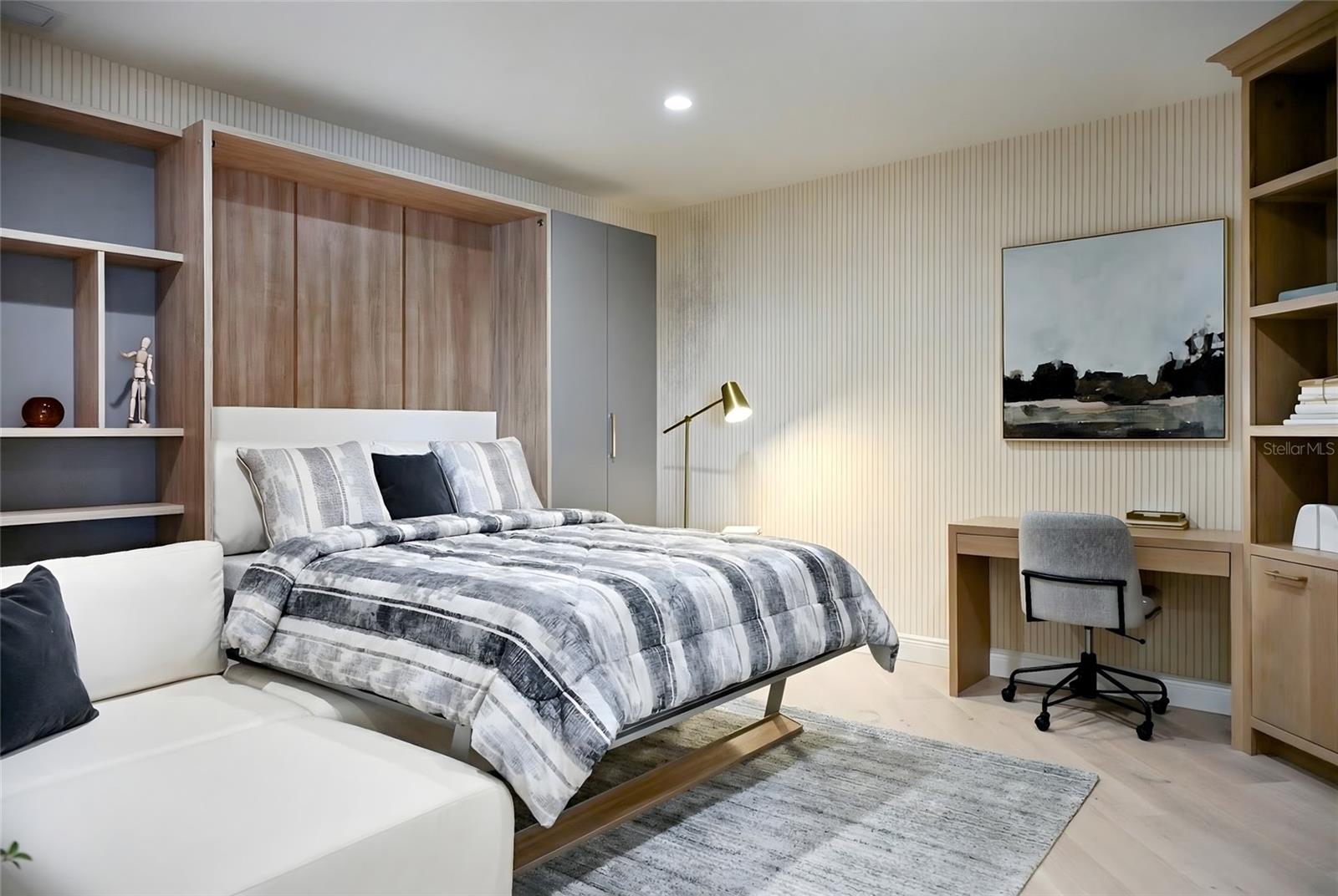 Listing photo id 31 for 1300 Benjamin Franklin Drive 809