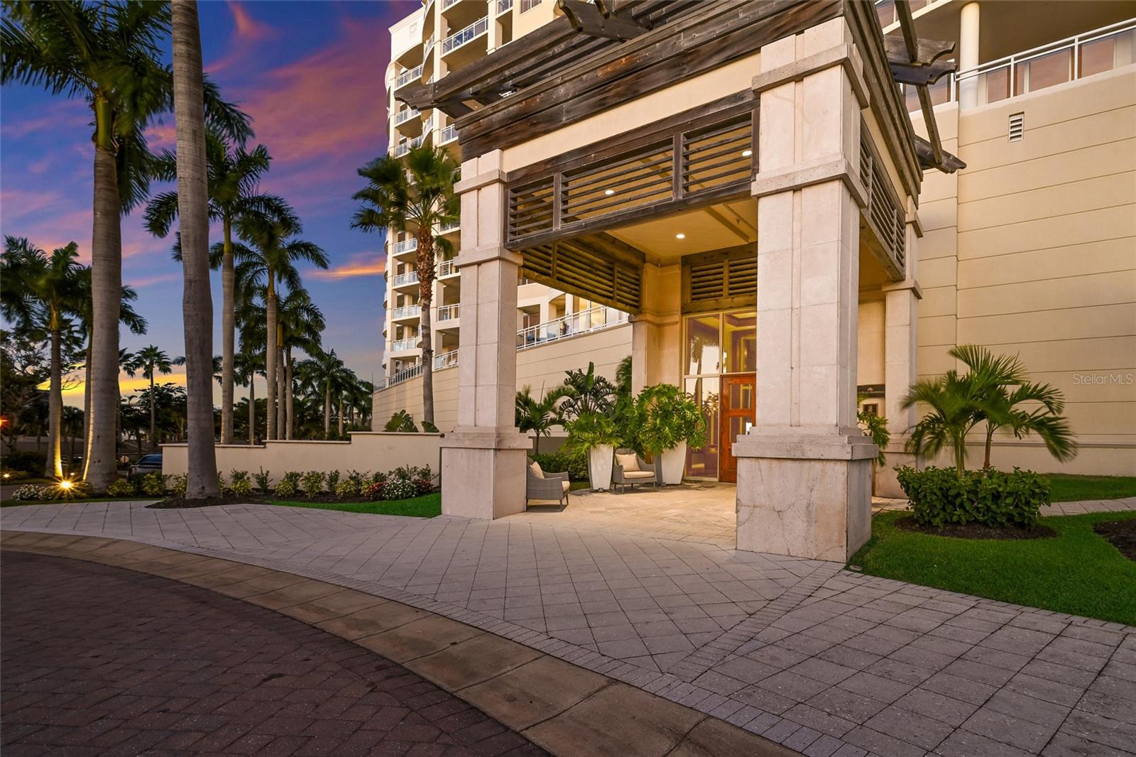 Listing photo id 45 for 1300 Benjamin Franklin Drive 809