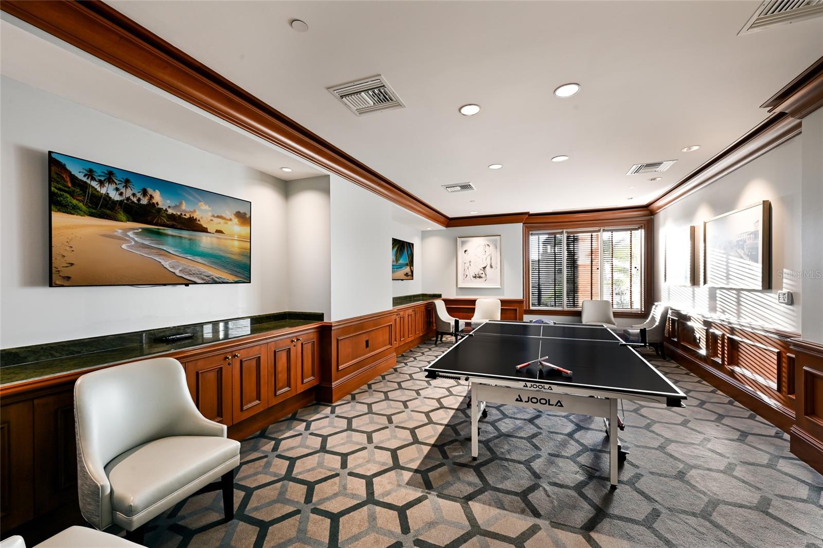 Listing photo id 49 for 1300 Benjamin Franklin Drive 809