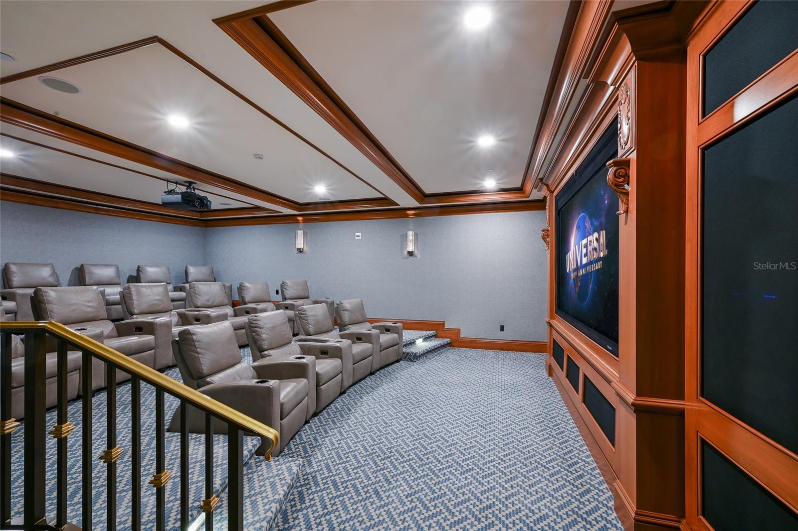 Listing photo id 50 for 1300 Benjamin Franklin Drive 809