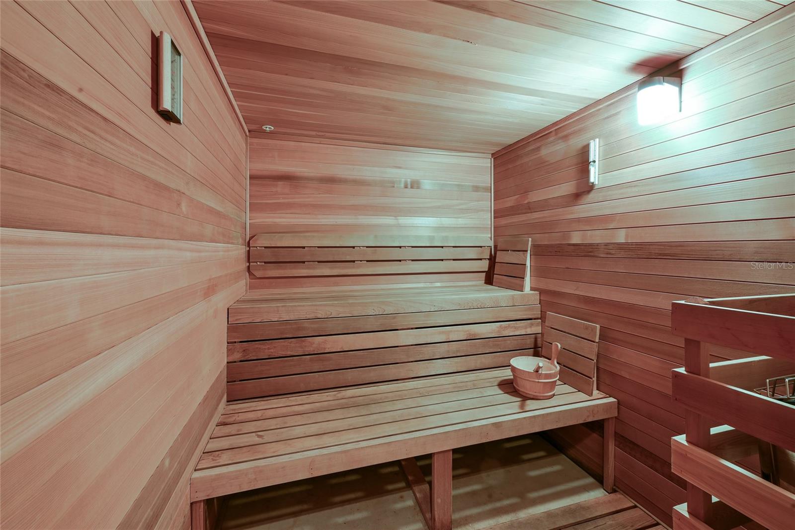 Listing photo id 53 for 1300 Benjamin Franklin Drive 809