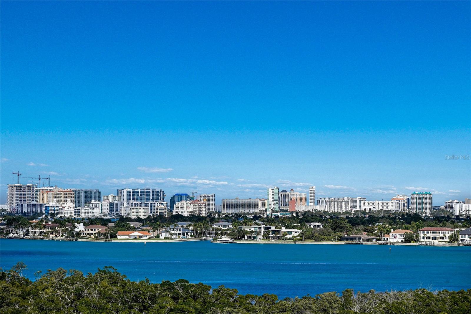 Listing photo id 65 for 1300 Benjamin Franklin Drive 809