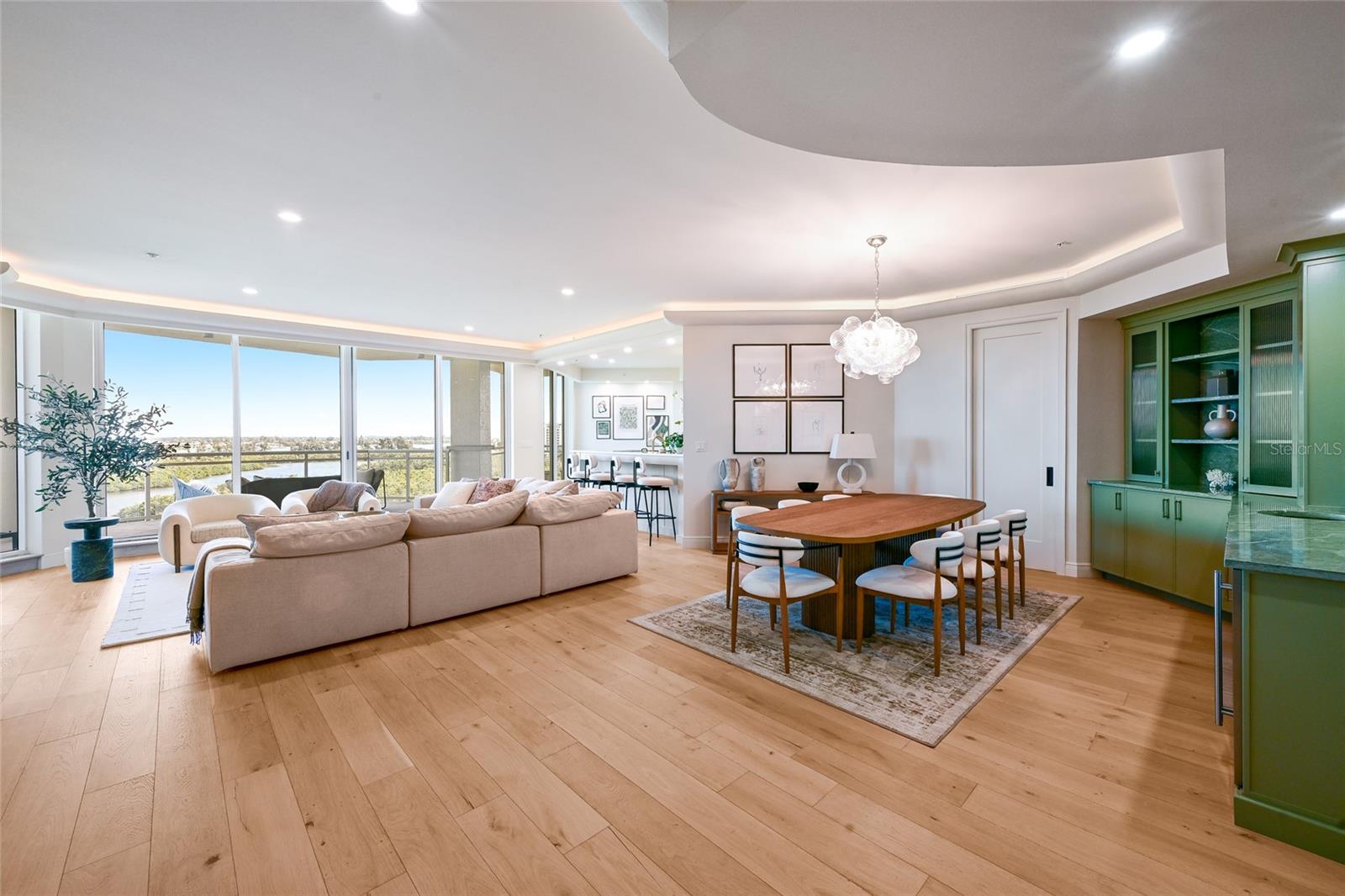 Listing photo id 7 for 1300 Benjamin Franklin Drive 809