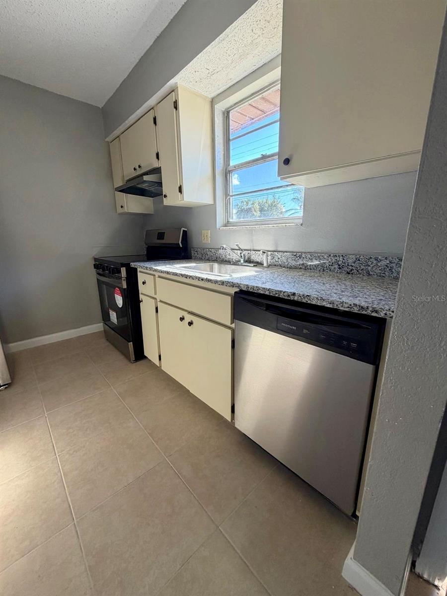 Image 4 of 23 For 3103 Riverside Drive B