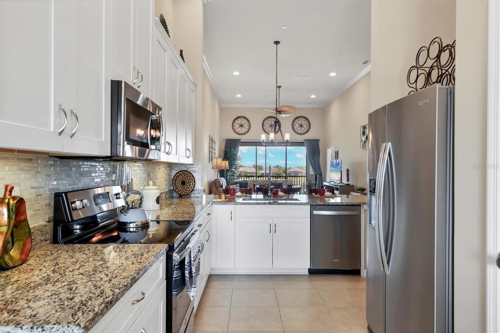 Image 18 of 76 For 13719 Messina Loop 202