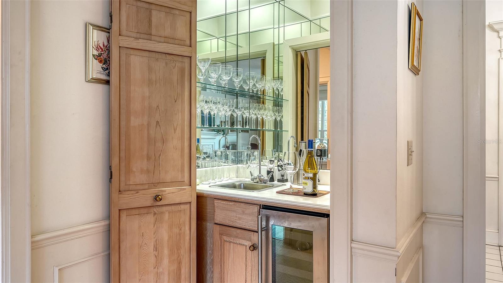 Image 13 of 93 For 227 Saint James Park