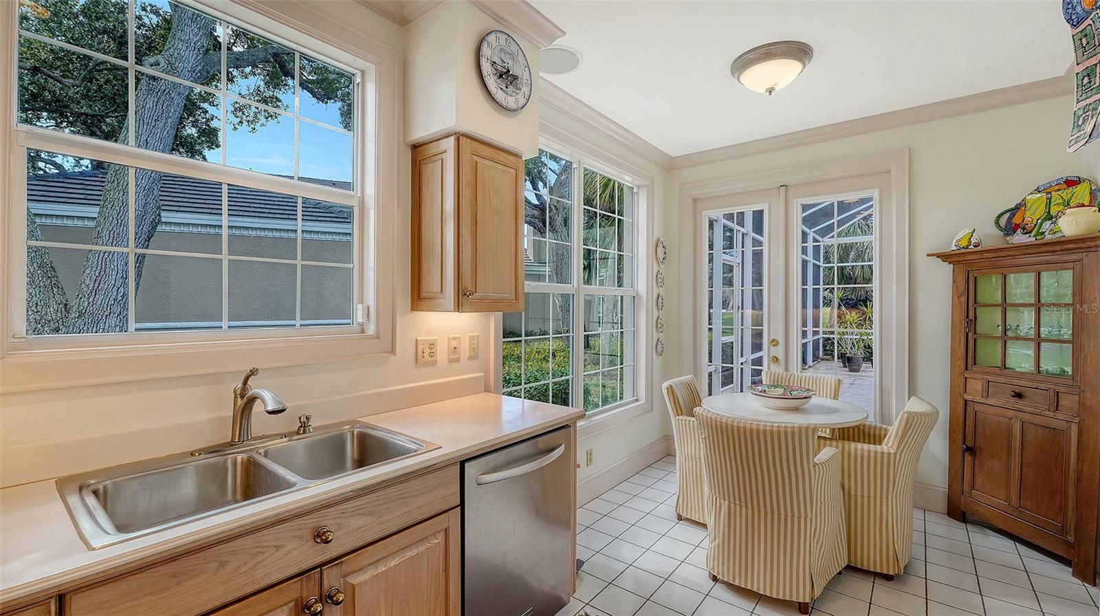 Image 15 of 93 For 227 Saint James Park