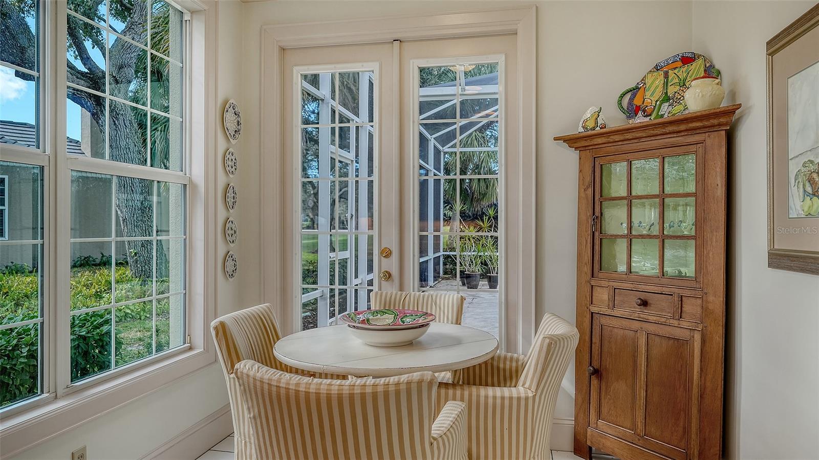 Image 16 of 93 For 227 Saint James Park