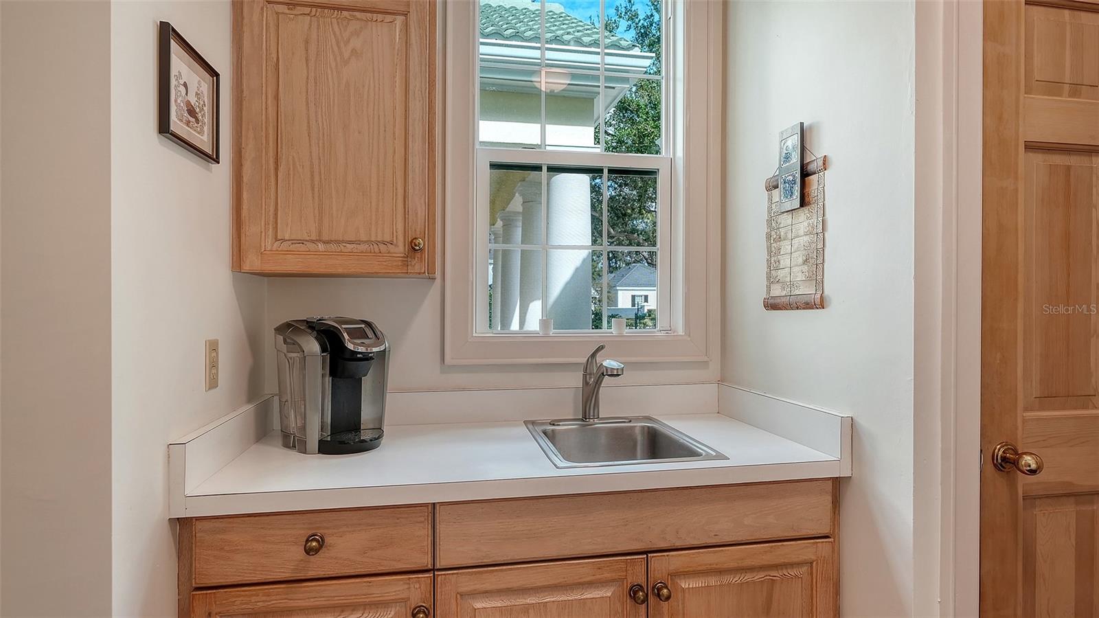 Image 18 of 93 For 227 Saint James Park