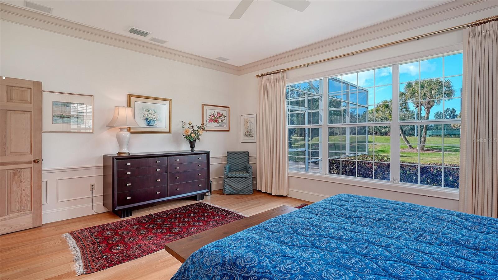 Image 20 of 93 For 227 Saint James Park