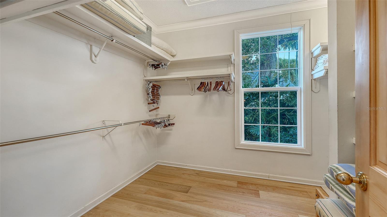 Image 26 of 93 For 227 Saint James Park