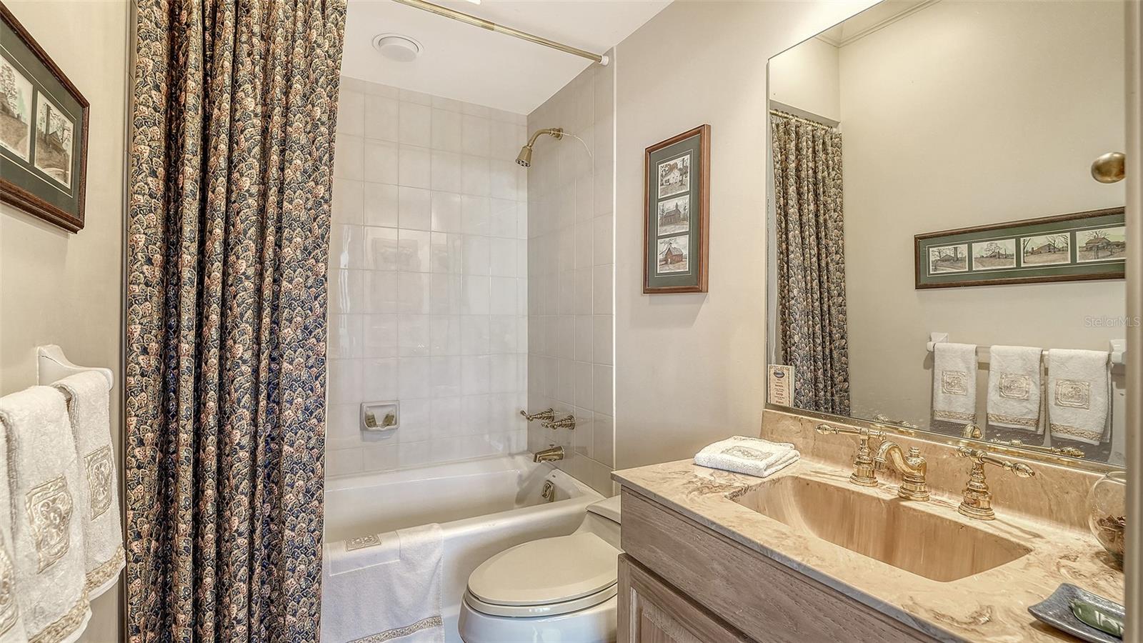 Image 29 of 93 For 227 Saint James Park