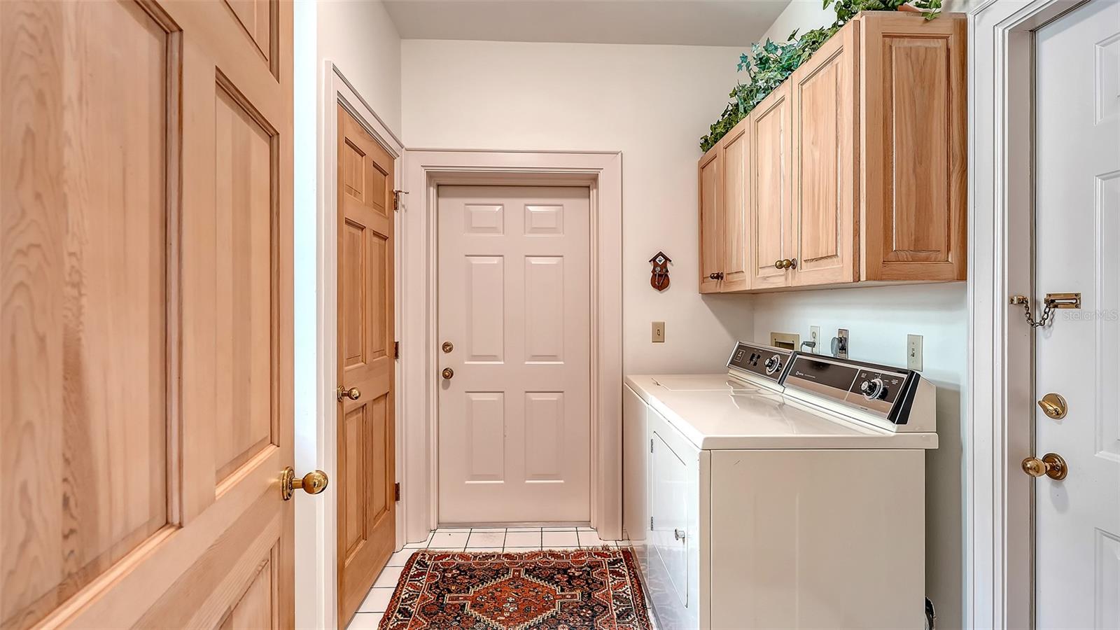 Image 30 of 93 For 227 Saint James Park