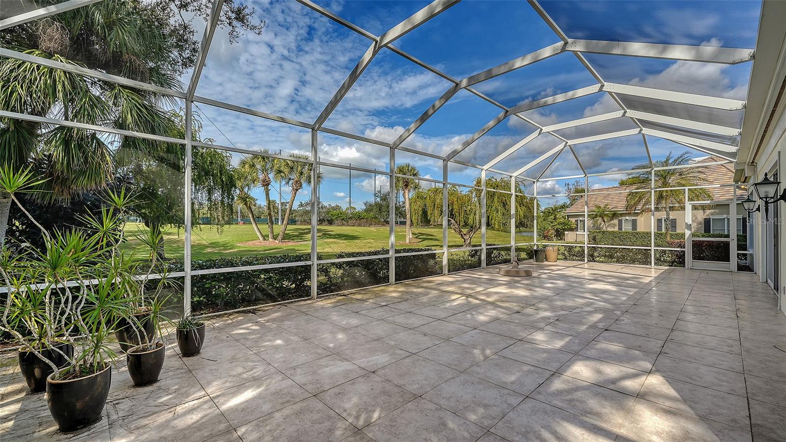 Image 33 of 93 For 227 Saint James Park