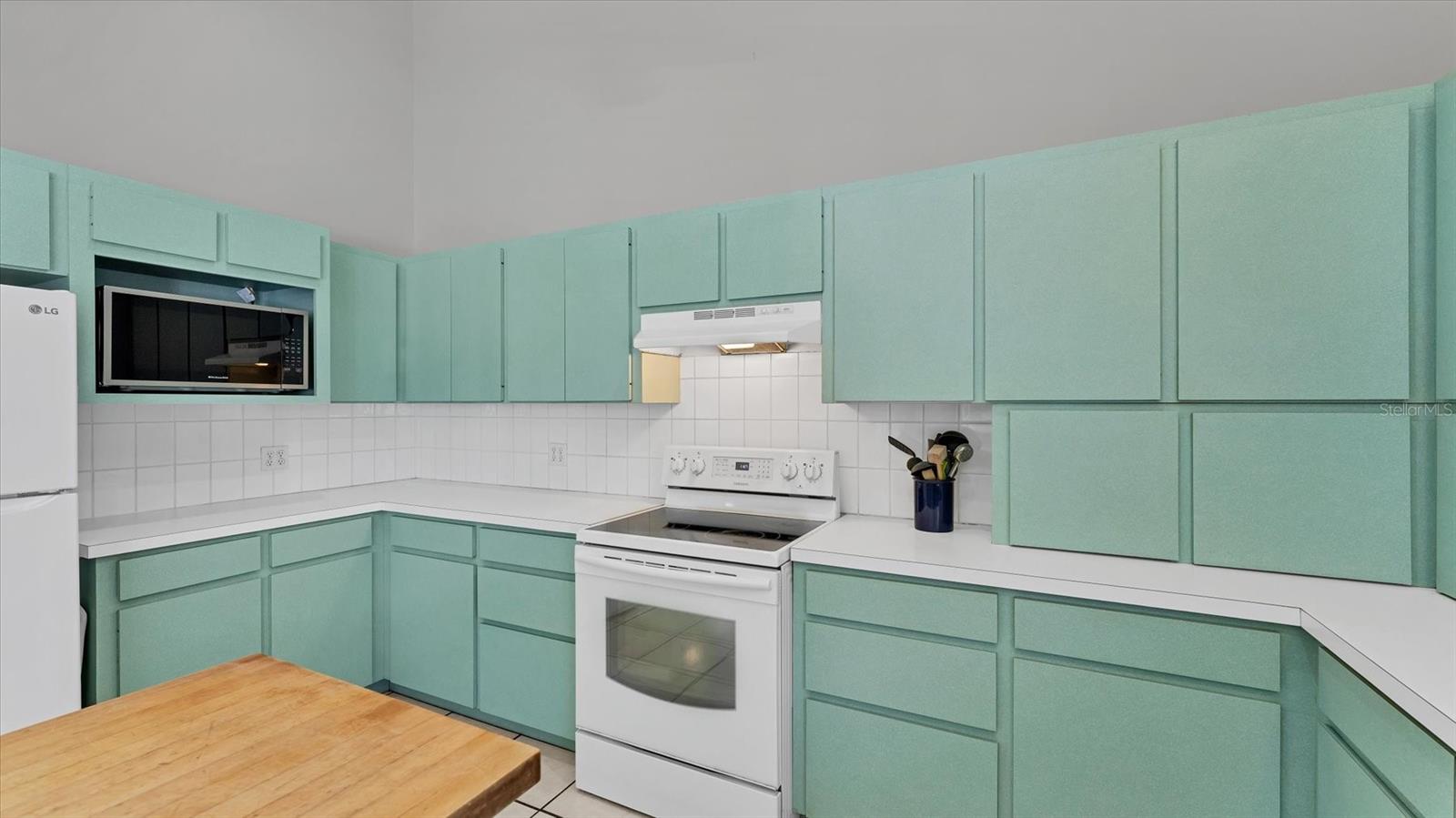 Image 15 of 47 For 467 Ingres Drive