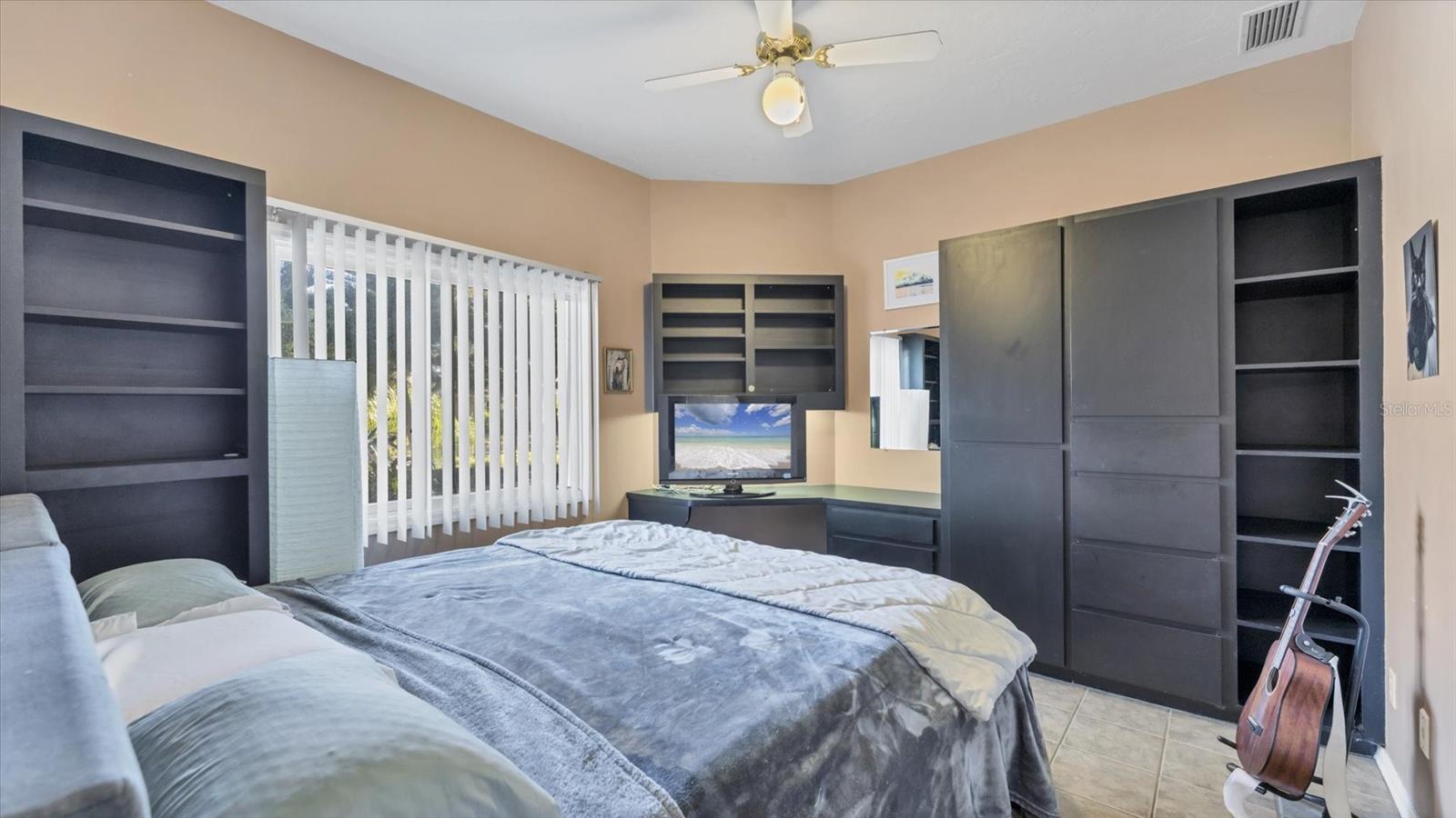 Image 17 of 47 For 467 Ingres Drive