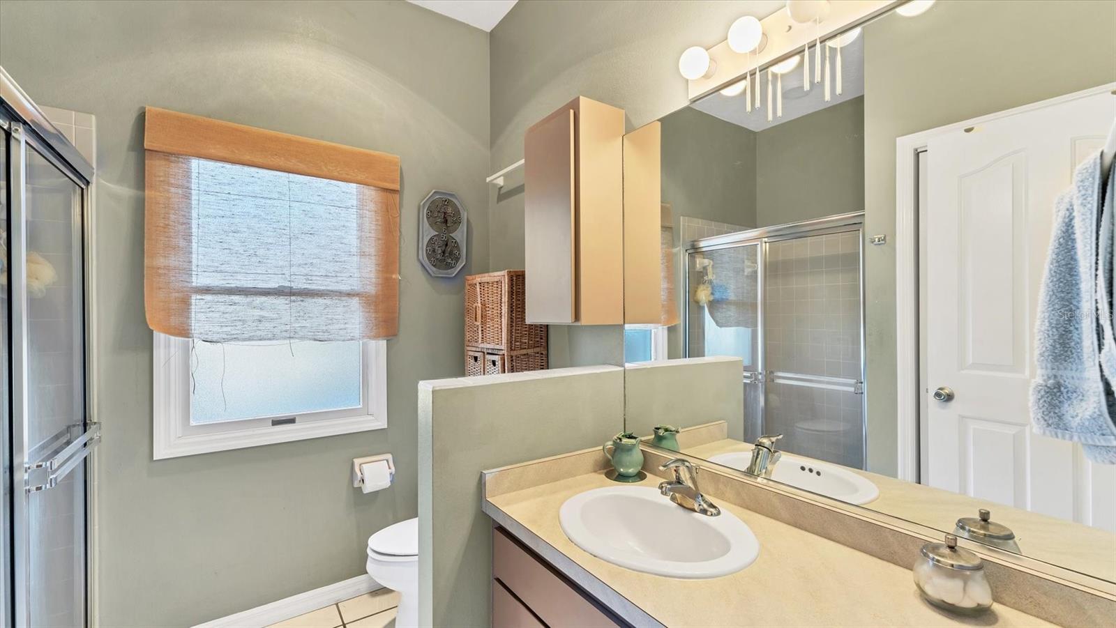 Image 19 of 47 For 467 Ingres Drive