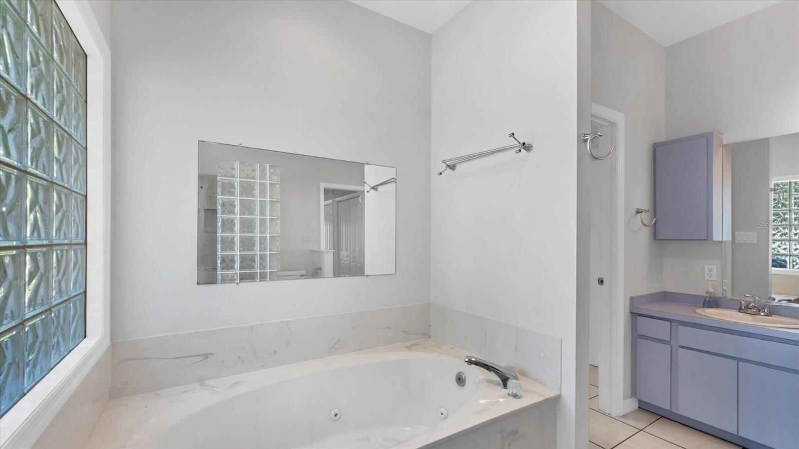 Image 24 of 47 For 467 Ingres Drive