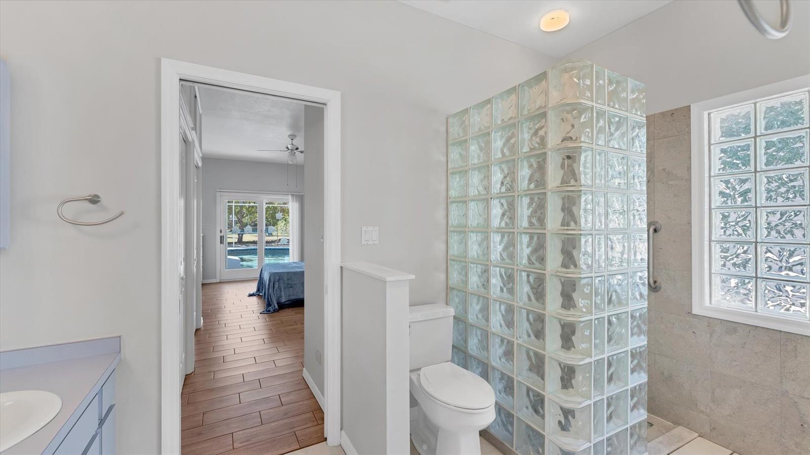 Image 26 of 47 For 467 Ingres Drive