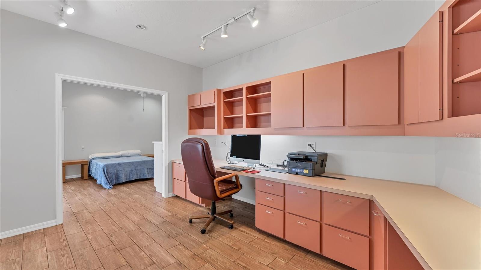 Image 28 of 47 For 467 Ingres Drive