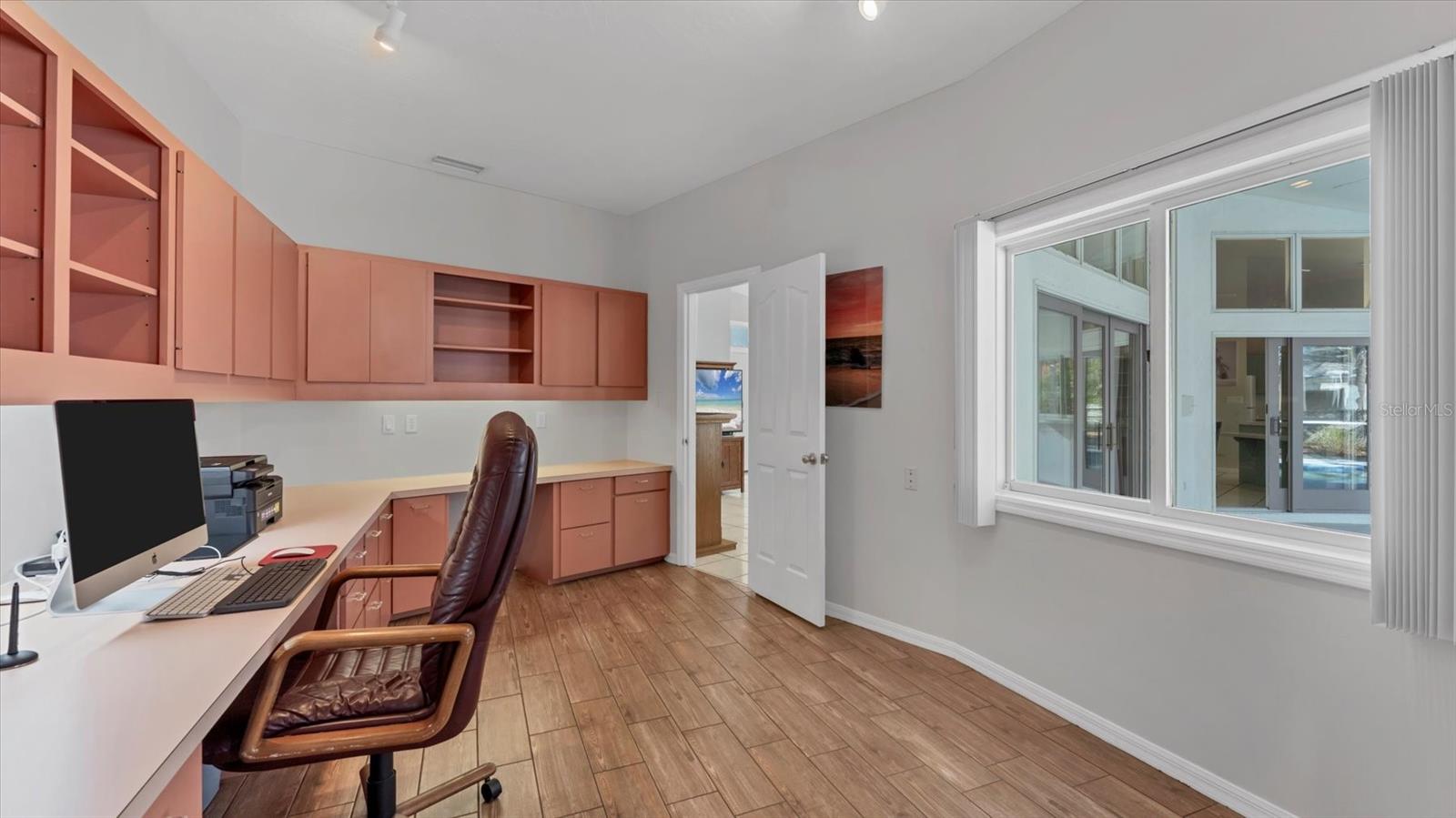 Image 29 of 47 For 467 Ingres Drive