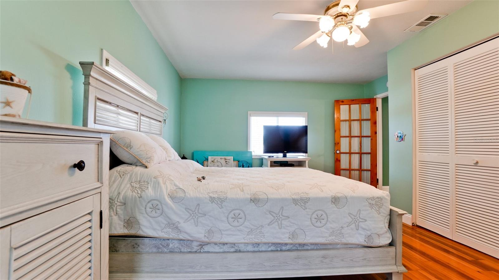 Image 24 of 38 For 3 Columbia Street