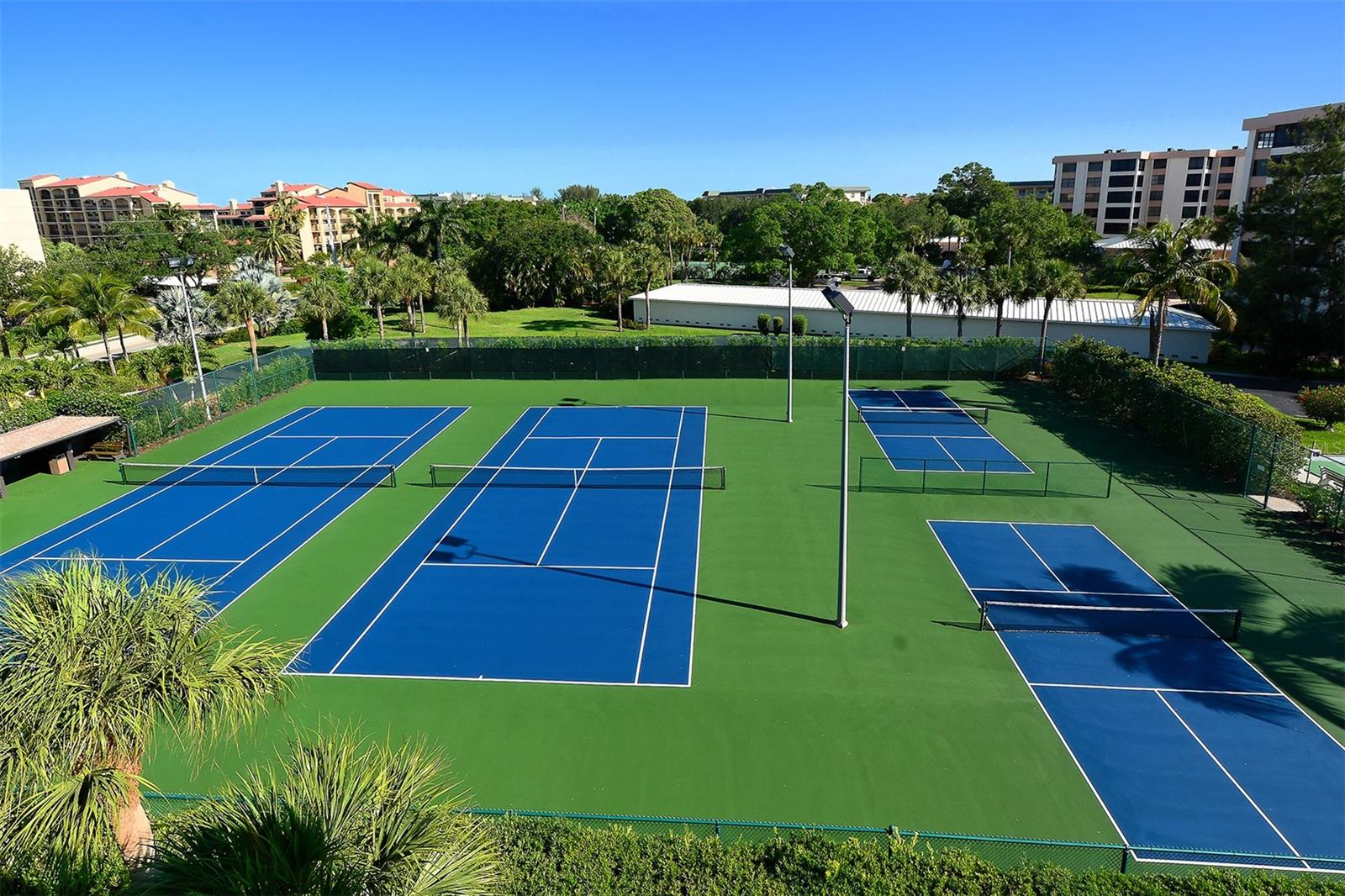 Image 16 of 53 For 8764 Midnight Pass Road A306