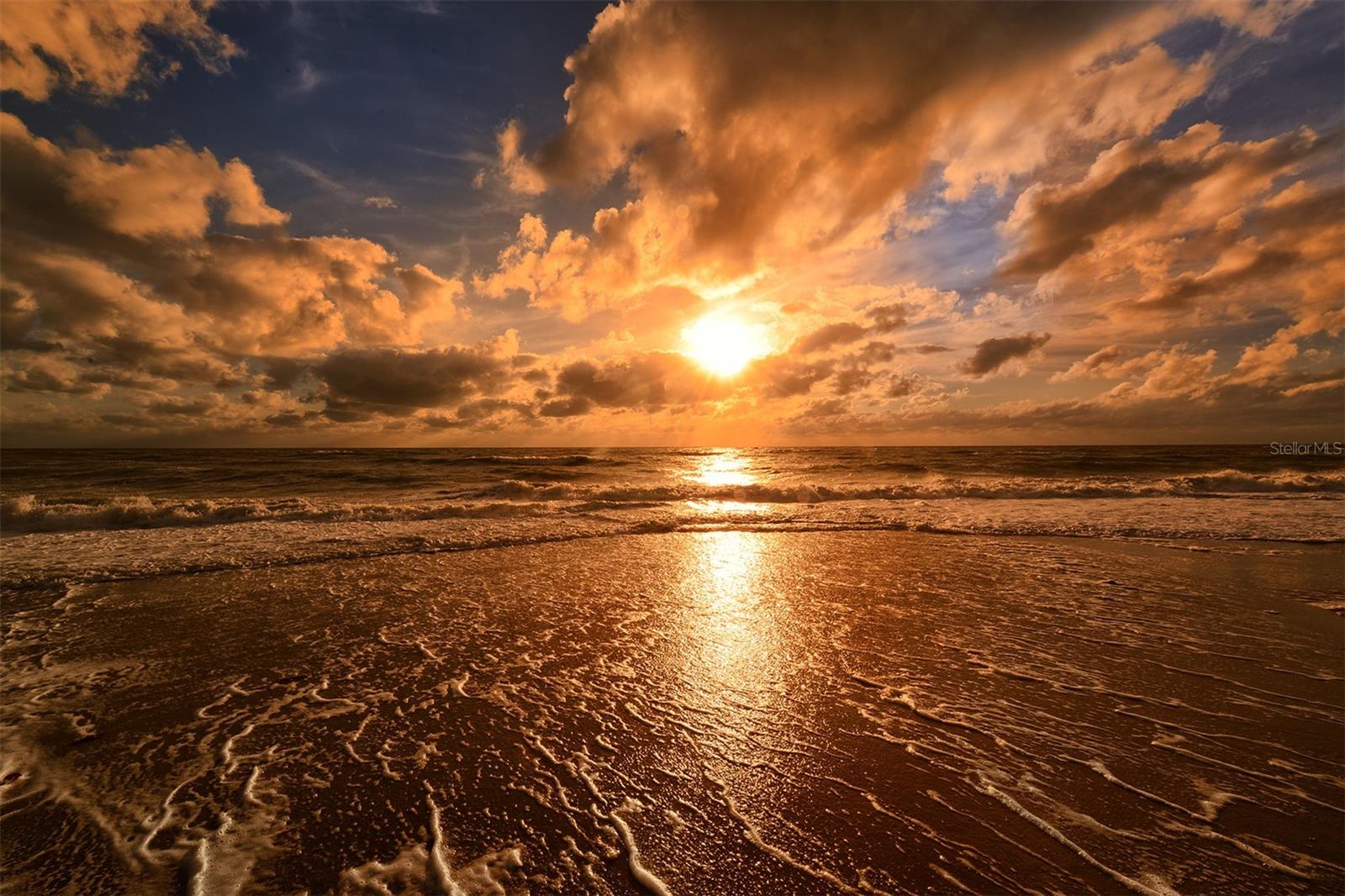 Image 34 of 53 For 8764 Midnight Pass Road A306