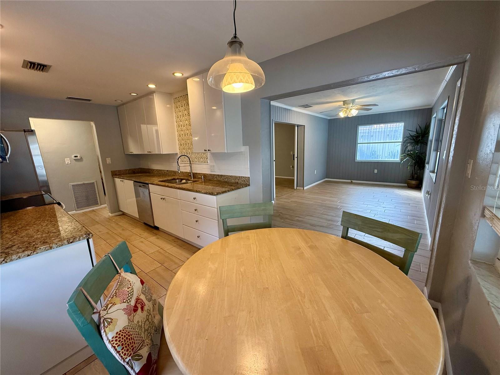 Image 8 of 22 For 2328 Cass Street