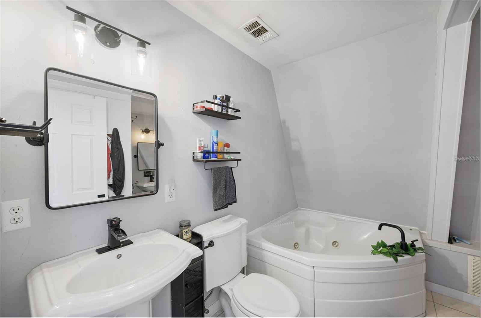 Image 10 of 23 For 900 Riverside Drive