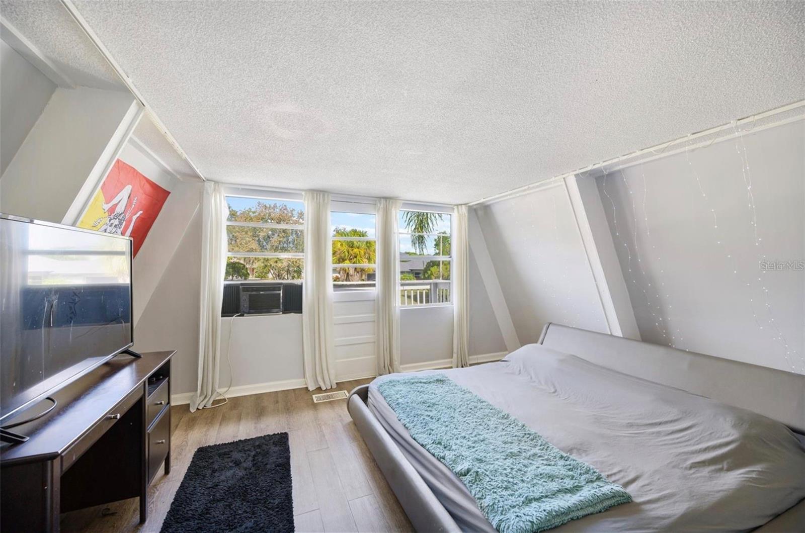 Image 17 of 23 For 900 Riverside Drive