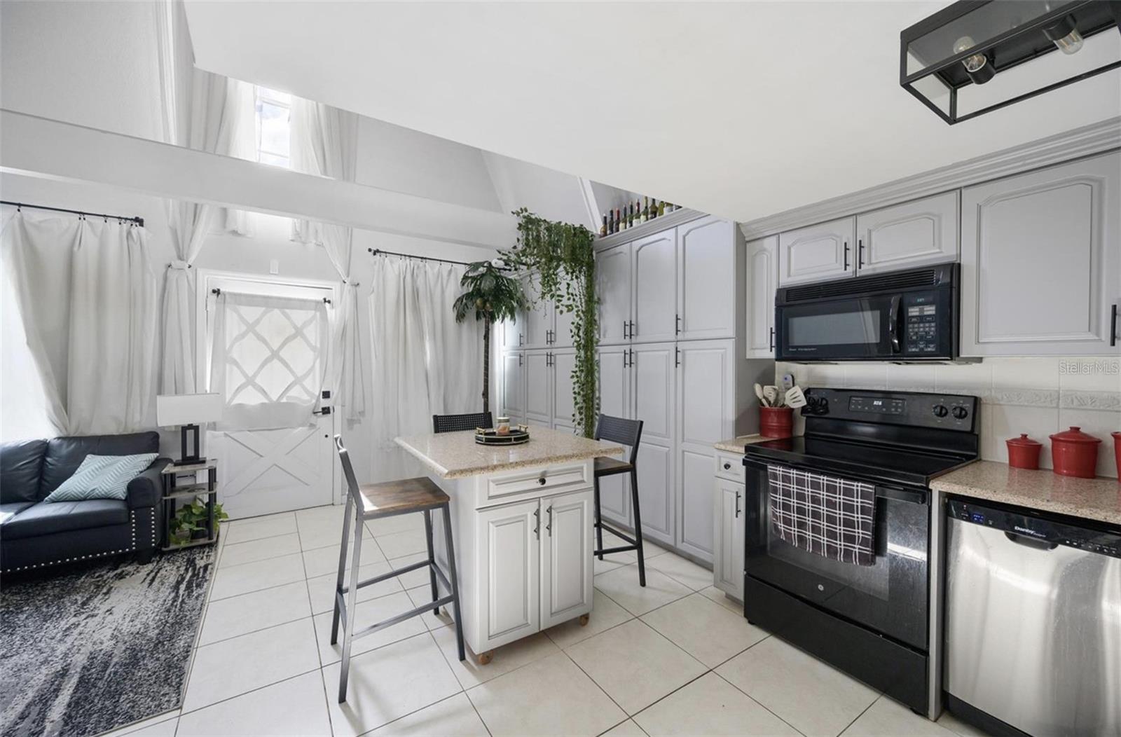 Image 7 of 23 For 900 Riverside Drive