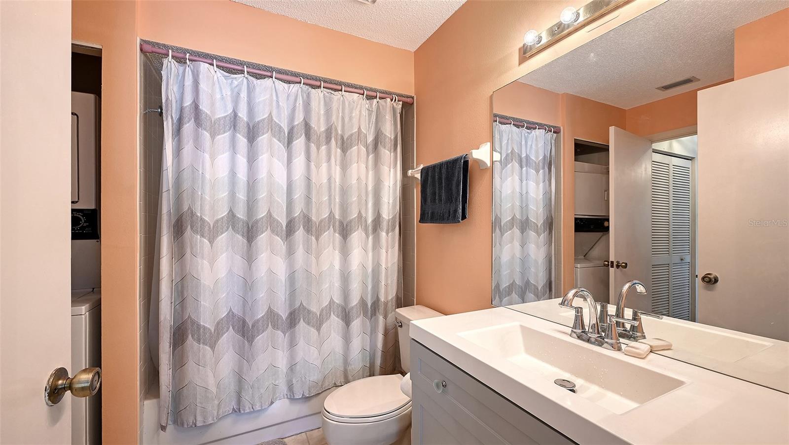 Image 23 of 51 For 2937 Taywood Meadows 32