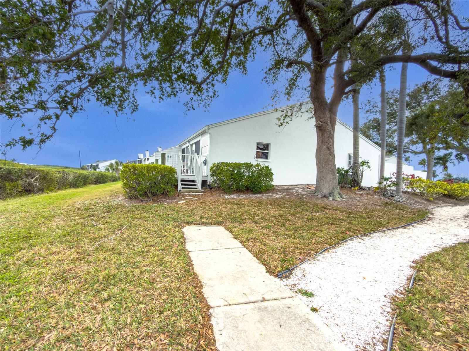 Image 15 of 65 For 801 Waterside Lane