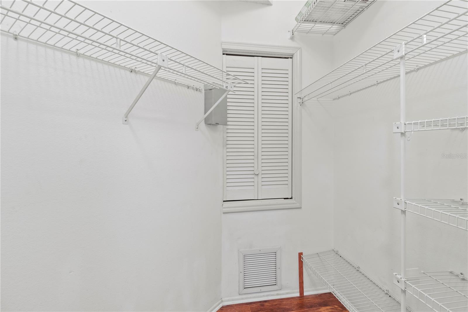 Image 40 of 65 For 801 Waterside Lane