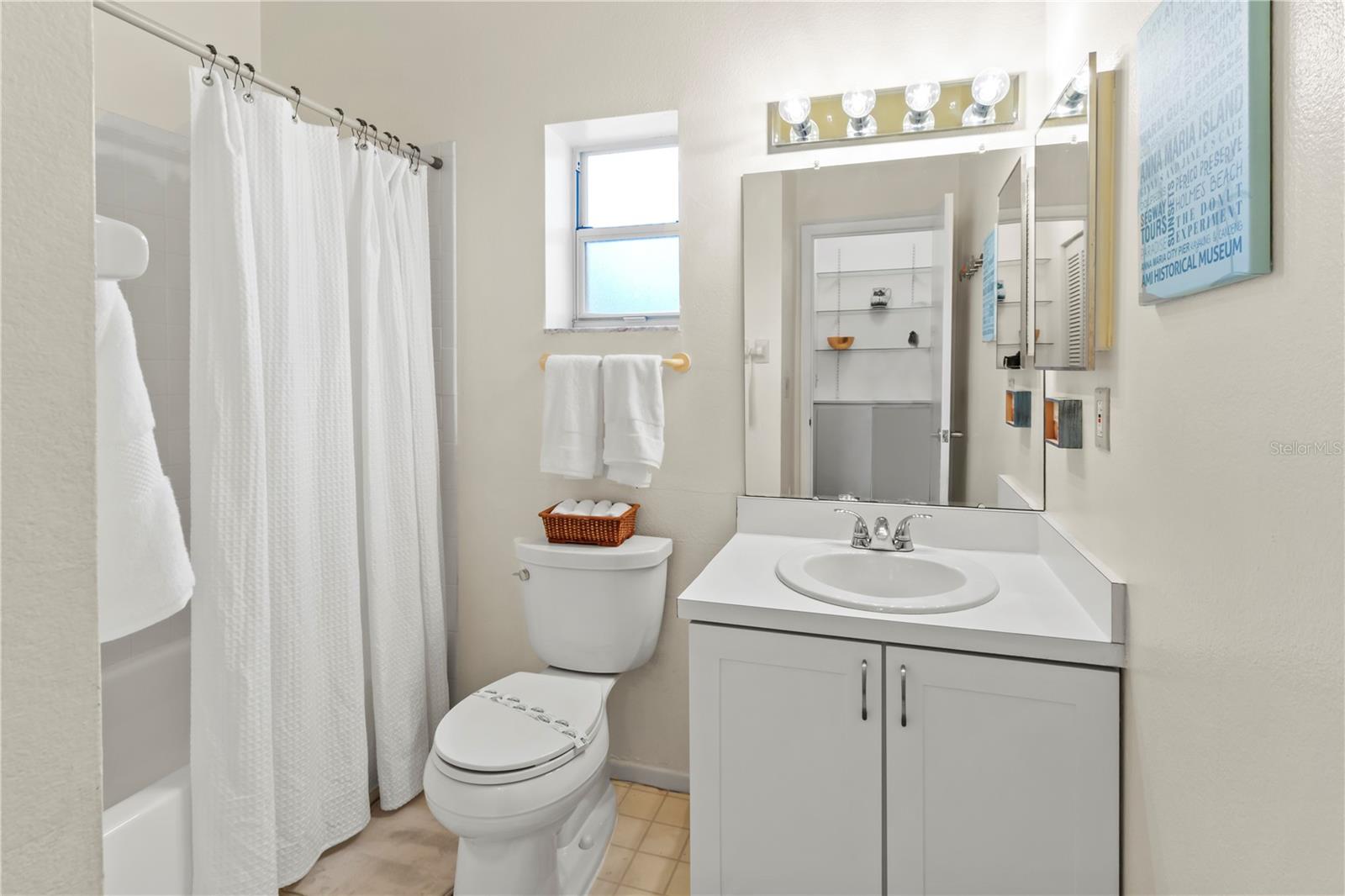 Image 41 of 65 For 801 Waterside Lane