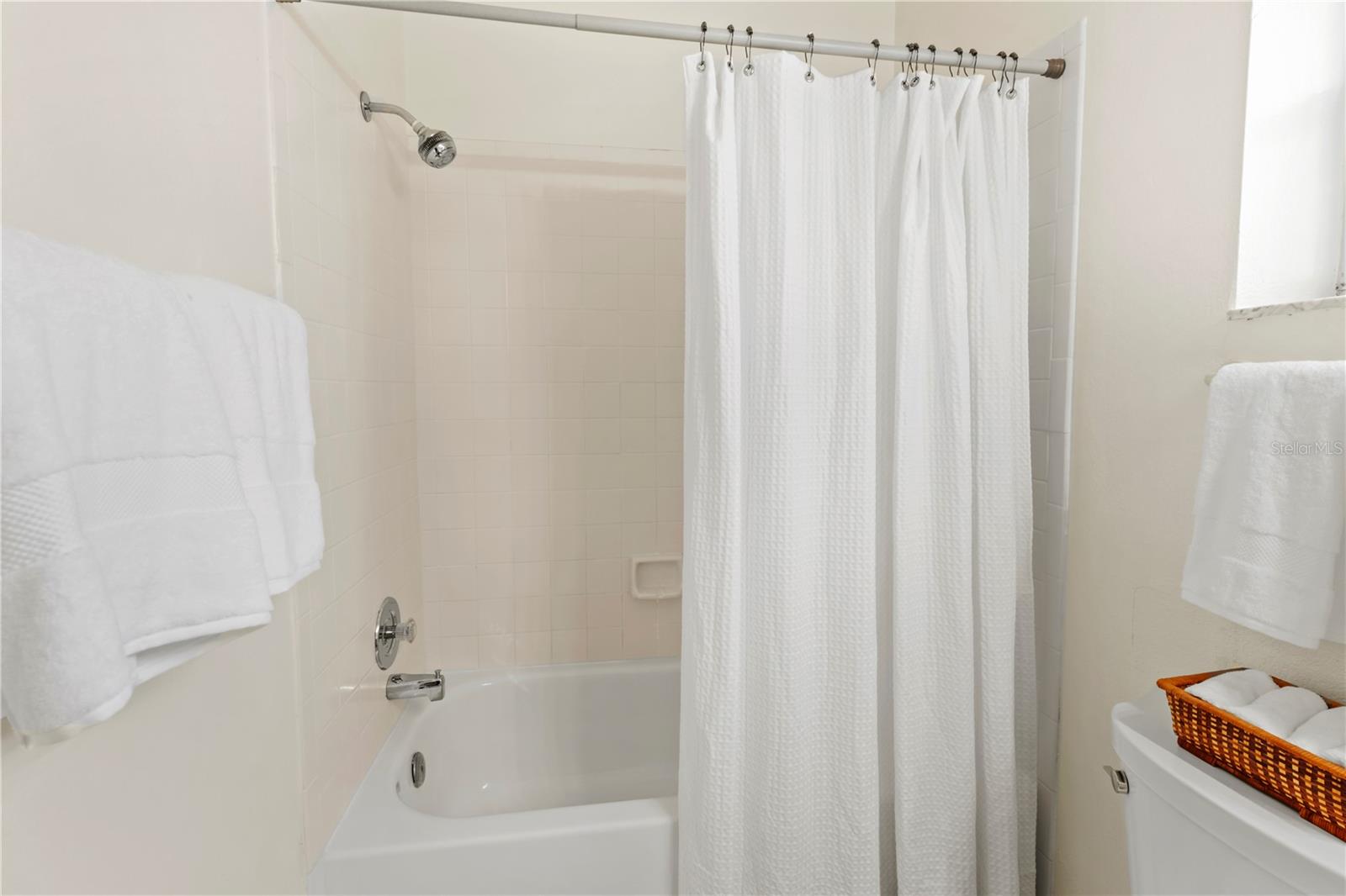 Image 43 of 65 For 801 Waterside Lane